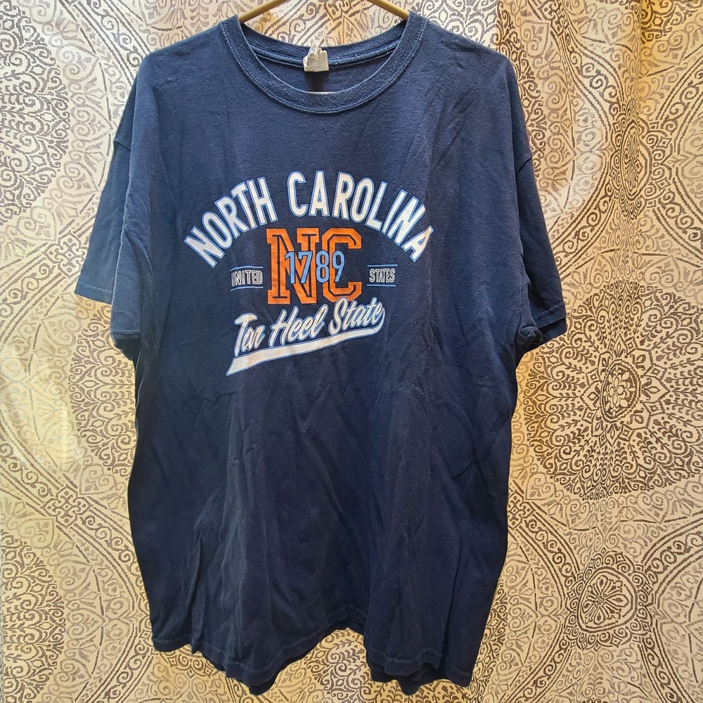 Gildan T-Shirt Men XL Navy Blue North Carolina Tar Heel State Graphic Tee